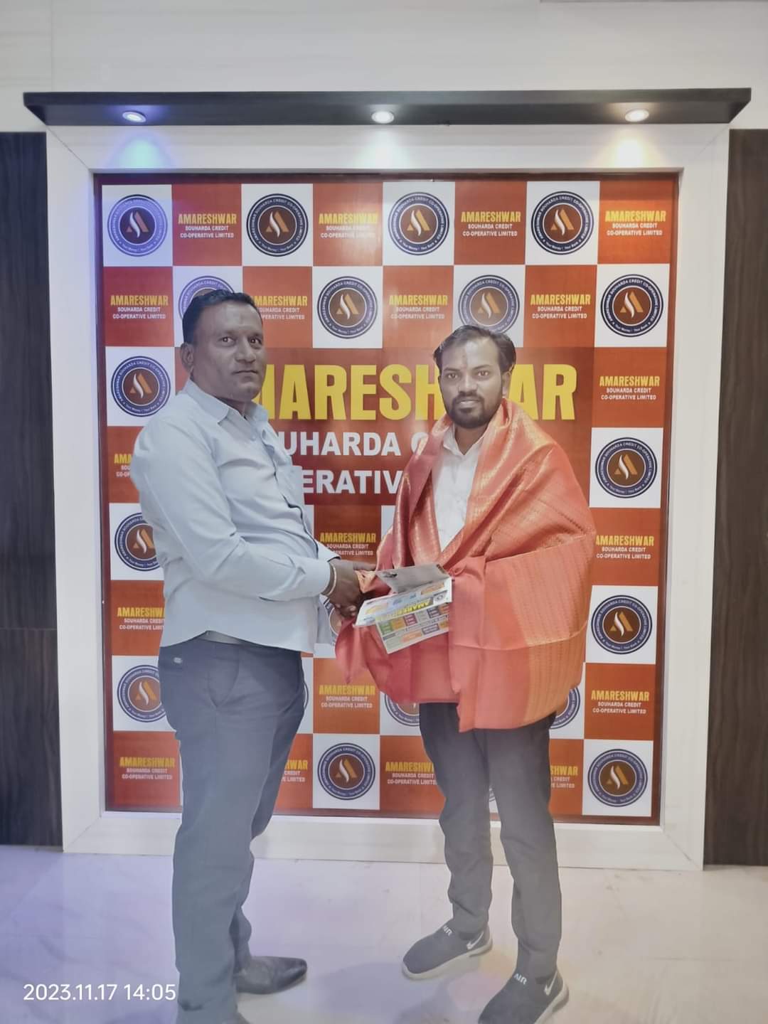 Amreswar cooperative Bank तर्फे सत्कार केला